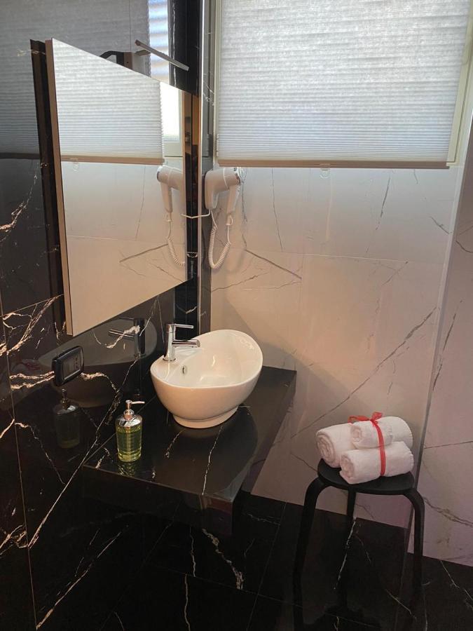 Th Luxury Fly Hotel Catania-Fontanarossai nemzetközi repülőtér Kültér fotó